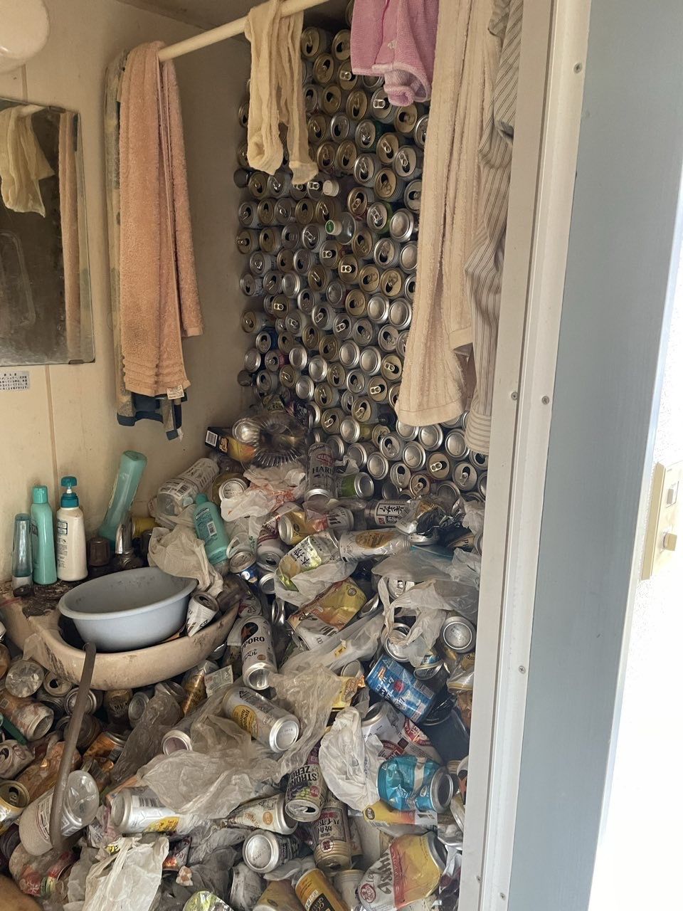 愛知県江南市 片付け作業前の室内状況