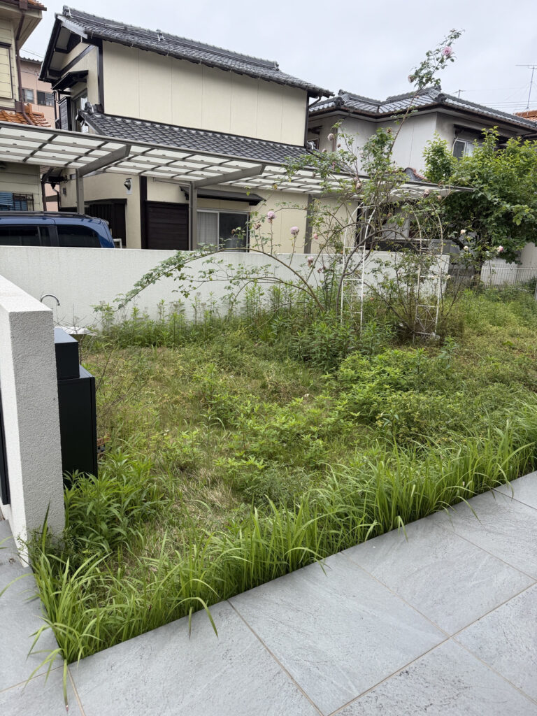 愛知県一宮市の庭草刈り前